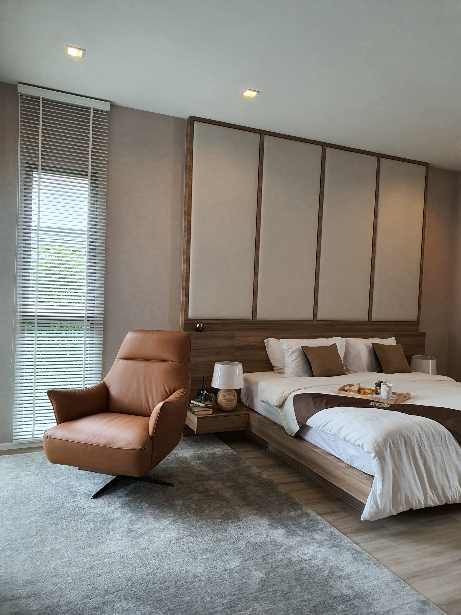 Warm Japandi bedroom interior by Tinterior